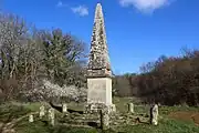 Der Obelisk am Zugangsbereich