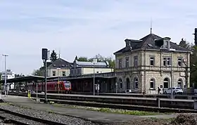 Empfangsgebäude, Gleisseite (2015)