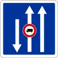C24a: Fahrstreifentafel; Darstellung mit Gegenverkehr und mit integriertem Zeichen B8