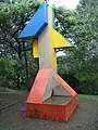 Signos aleteando al espacio von Otto Herbert Hajek (Deutschland), Beton, 6,0m