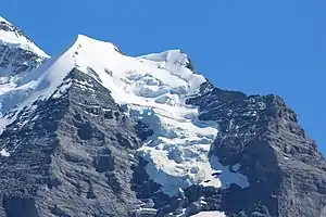 Silberhorngletscher mit Silberhorn 3690 m ü. M. und Goldenhorn 3640 m ü. M.. Links im Hintergrund die Jungfrau 4158 m ü. M.