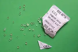 Kieselgel aus einem handelsüblichen Trockenbeutel