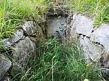 Blick auf den zubetonierten Eingang