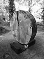 Skulptur, Grosse Sonne (1958) von Paul Agustino (1934–2012), Waldfriedhof Rheinfelden