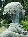 Skulptur (1970) von Walter Peter (1902–1997) auf dem Friedhof St. Katharinen, Feldbrunnen-St. Niklaus, Solothurn. Für Uhrenfabrikant, Kocher-Christ