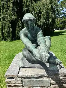 Skulptur 1953 von Remo Rossi (1909–1982) vor dem Museum Zofingen