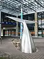 Skulptur "Der Bote" in der Axis-Passage