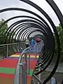 Mehrfarbiger Boden der Brücke