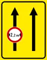 Fahrbahntafel mit Breitenangabe