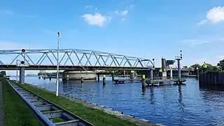 Blick nach Nordost in Richtung Terneuzen auf die geschlossene Brücke