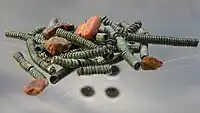 Spiralröllchen und Bernsteinperlen