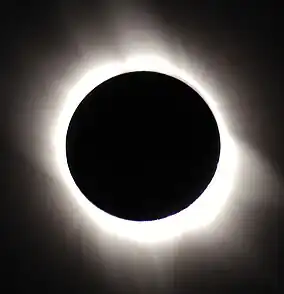 Sonnenkorona während der Finsternis,  beobachtet bei Tokat in der Türkei.