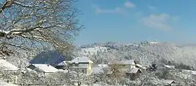 Blick auf Sornetan im Winter