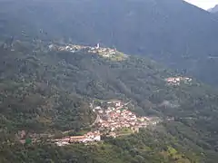 Sover und die Ortsteile Montesover (links) und Facendi (rechts) im Hintergrund