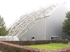 Die Halle, in der Spatiale Expérience steht.