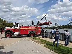 Tactical Support Unit 1 lässt das Boot zu Wasser