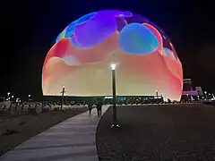 Weg zum Eingang des The Sphere