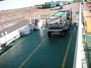 Entladung eines Mülltransportanhängers