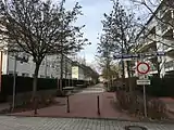 Zum Spielen sind zwei Tischtennis-Platten aufgebaut.