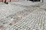 AIDS-Mahnmal „Namen und Steine“  vor der Dreieinigkeitskirche in Hamburg-St. Georg (1994)