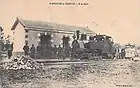 Bahnhof mit Borsig-Dampflokomotive vor Bauzug (1911)