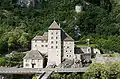 Dufourturm hinter dem Schloss St. Maurice