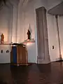 Beichtstuhl in einer der Nischen