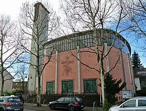 St.-Pius-Pfarrkirche von Osten (2014)