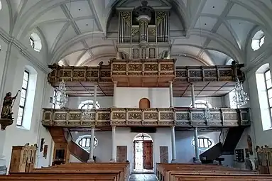 St. Andreas: Emporen
