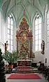 (6) Der Chorraum und der Altar