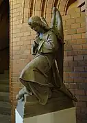 Der Engel für St. Johannis (Harvestehude) von Aloys Denoth (links)