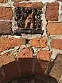 Detail Relief in Schwarzglasur