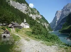St. Martin am westlichen Seeende des Gigerwaldsees