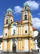 St. Michael, Berg am Laim, Turmfassade