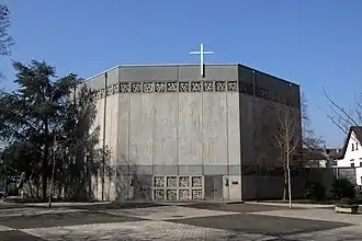 Die katholische Pfarrkirche St. Franziskus