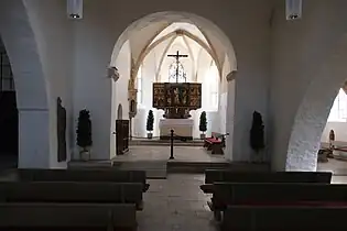 Karolingischer Saal mit Chorraum, dahinter gotische Apsis