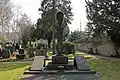 Expressionistisches Kriegerdenkmal auf dem benachbarten Friedhof