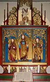 Der Altar 2008; die Skulpturen sind Kopien nach Fotos
