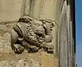 Figürliches Relief am Portal