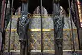 Figuren der Apostel Philippus und Jakobus d. Ä. vor dem Schrein