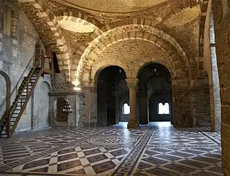 Kaisersaal im Westwerk der Servatiusbasilika in Maastricht (ab etwa 1140 erbaut)