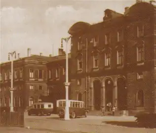 Stadtbusse im Jahre 1926, die den 1921 eingestellten Straßenbahnbetrieb ersetzten