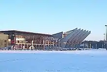 Der Ursprungsbau der Stadthalle Bremen von 1964, links das 1993 eingeweihte Congress Centrum Bremen (2001)