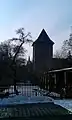 Stadtmauerturm mit Widenkirche im Hintergrund