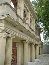 Ruine der alten Musikschule, die im Innenhof der Städtischen Bühnen integriert wurde