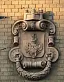 Das alte Wappen mit einer dreitürmigen Mauerkrone