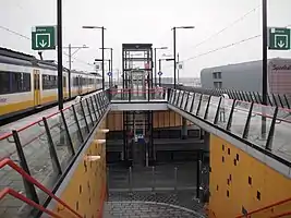 Blick auf die Bahnsteige (2010)