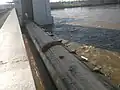Geöffnete Wehrstufe um Hochwasser abfließen zu lassen