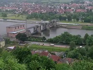 Staustufe Klingenberg mit Schleuse und Kraftwerk