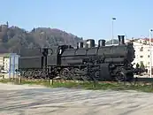 1919 übernahmen die SHS vier für die BBÖ vorgesehene Güterzug­loko­mo­tiven der kkstB-Reihe 270, 1923 folgte eine Nachbauserie aus Wiener Neustadt mit den Nummern 270.201–205.